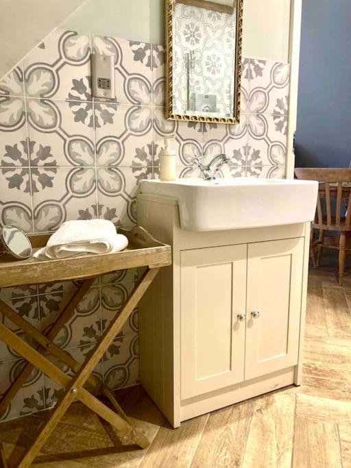 דורצ'סטר און תמז The Nest Bnb 'Mini Suite' מראה חיצוני תמונה